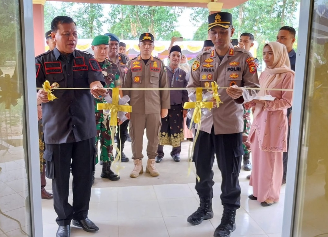 Kapolres Kuansing Resmikan Gedung Polsubsektor Kuantan Hilir Seberang. Tekankan pelayanan Kepada Masyarakat.